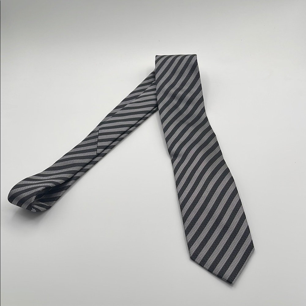 Tasso Elba Black and Gray Silk Striped Tie